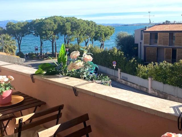 Garda Blue Lake Home Luxury Appartment Ντεζεντσάνο ντελ Γκάρντα Εξωτερικό φωτογραφία