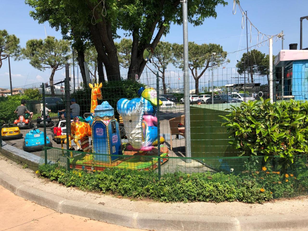 Garda Blue Lake Home Luxury Appartment Ντεζεντσάνο ντελ Γκάρντα Εξωτερικό φωτογραφία